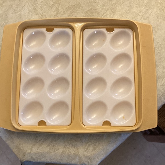 Tupperware Deviled Egg Container - Picture 2 of 5
